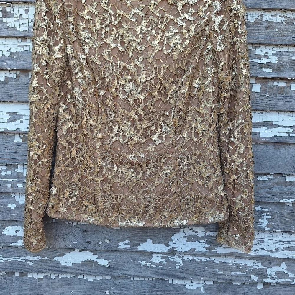 🌟 CARMEN MARC VALVO Gold Metallic Open Weave sequin Blouse - Picture 2 of 7